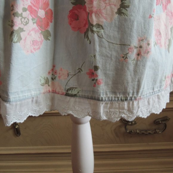 SOLD!!!  Blue Floral Knee Length Waisted Skirt Size 0/2 - Picture 4 of 4